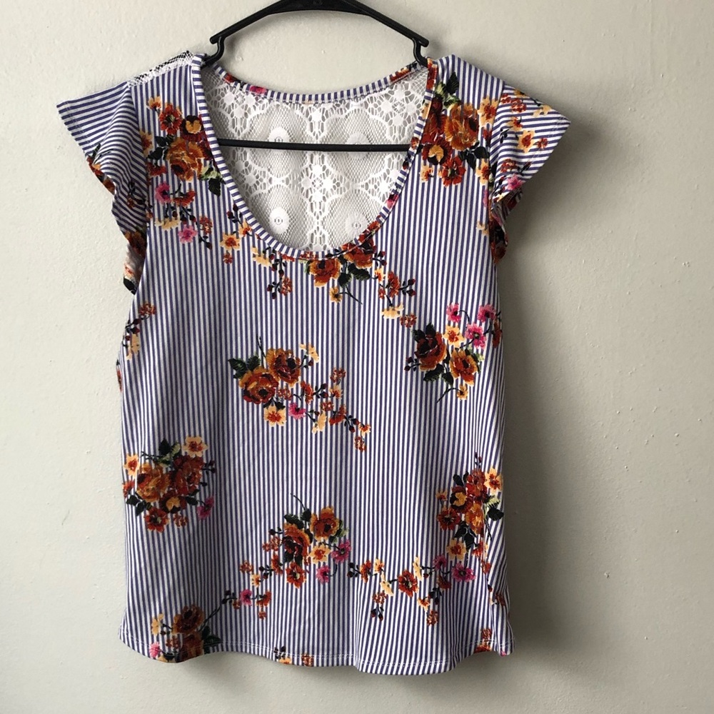 Small women’s shirt🛍